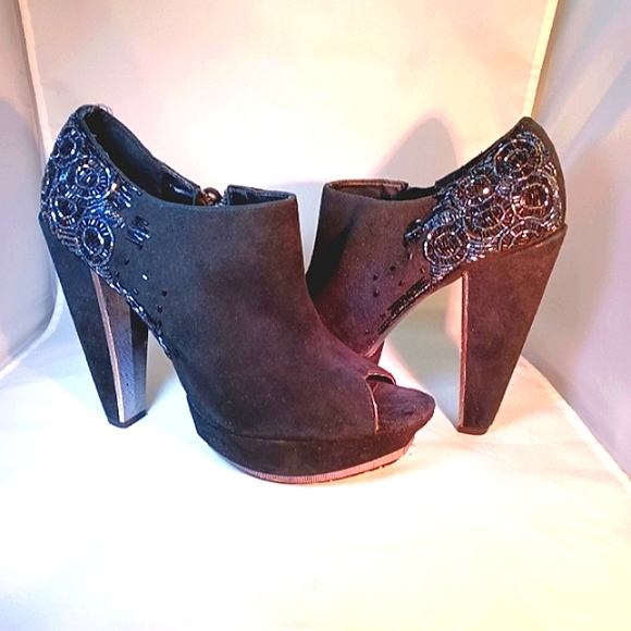 Sam Edelman Shoes - 💥Sam Edelman Black Velvet Heels, size 9